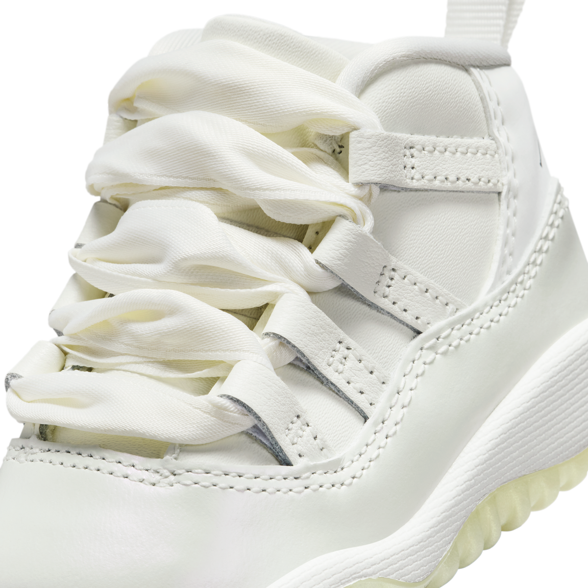 Jordan 11 Retro Pearl (TD)