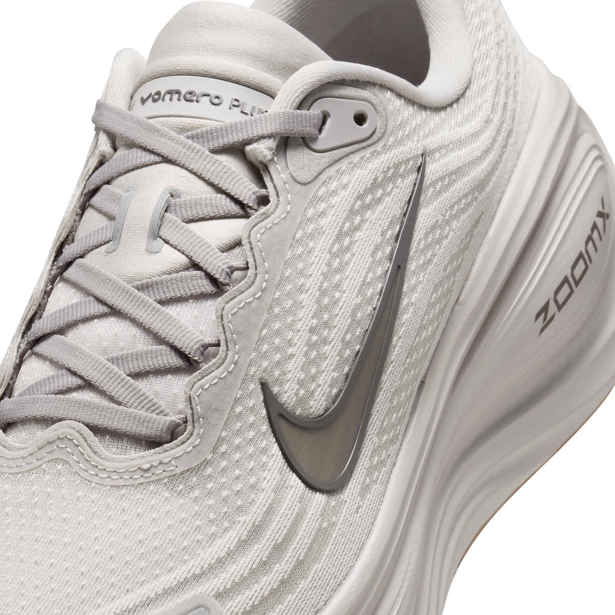 Nike Vomero Plus College Grey Light Iron Ore Gum