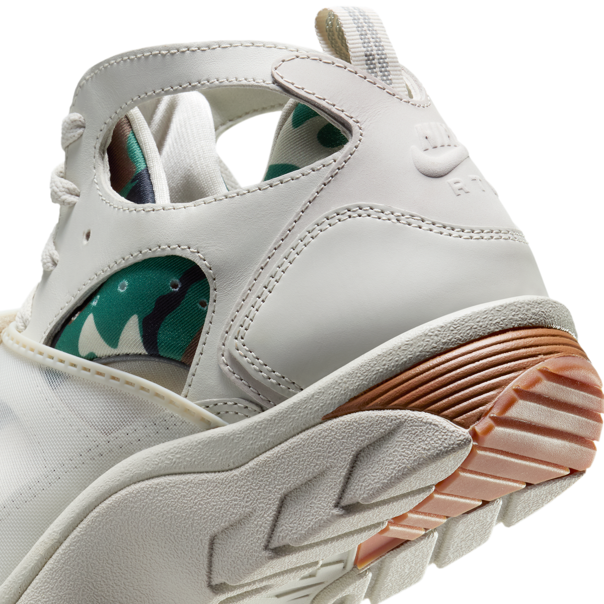 Nike Air Trainer Huarache Corteiz Light Bone