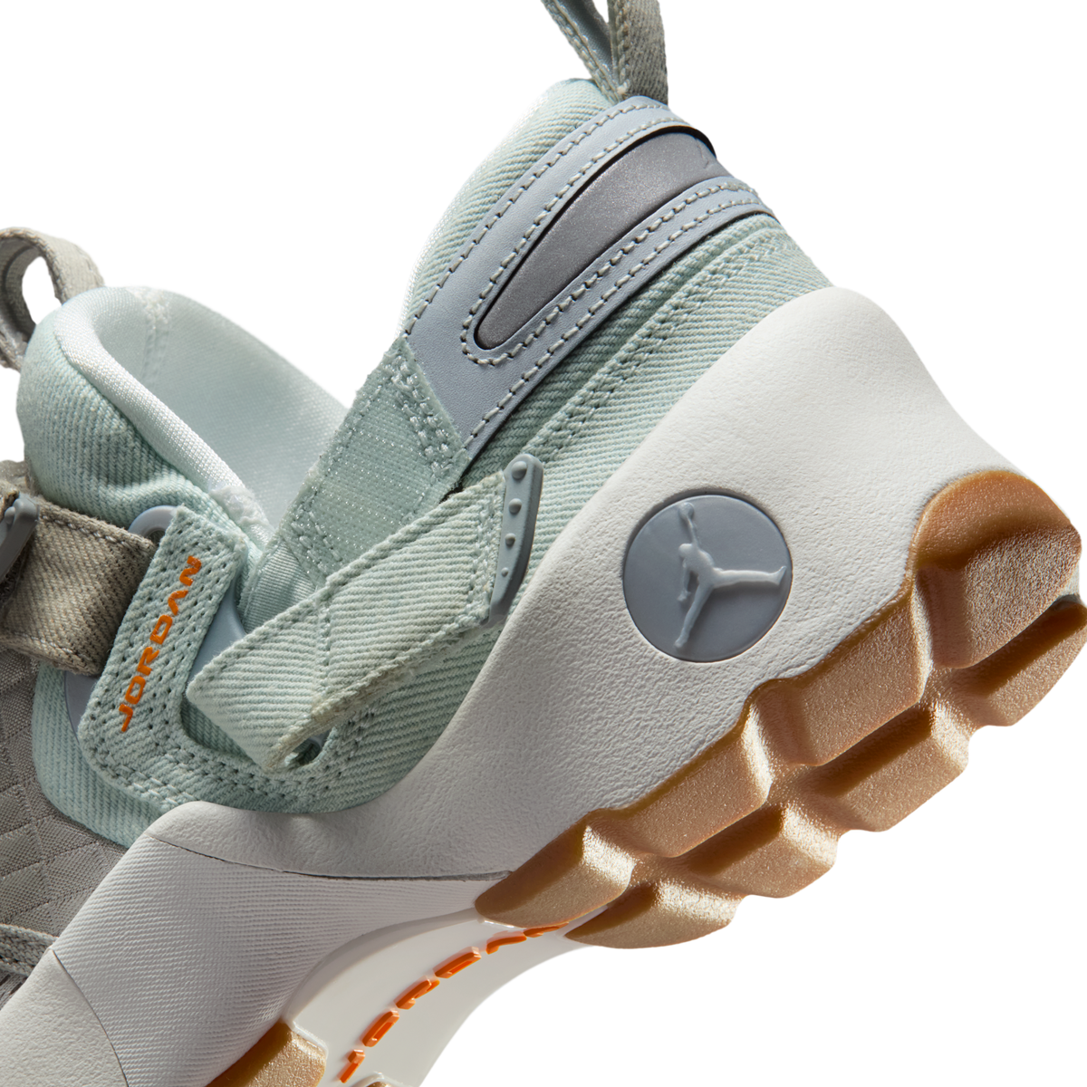 Jordan Trunner LX Corduroy White Bright Ceramic Gum (Women's)