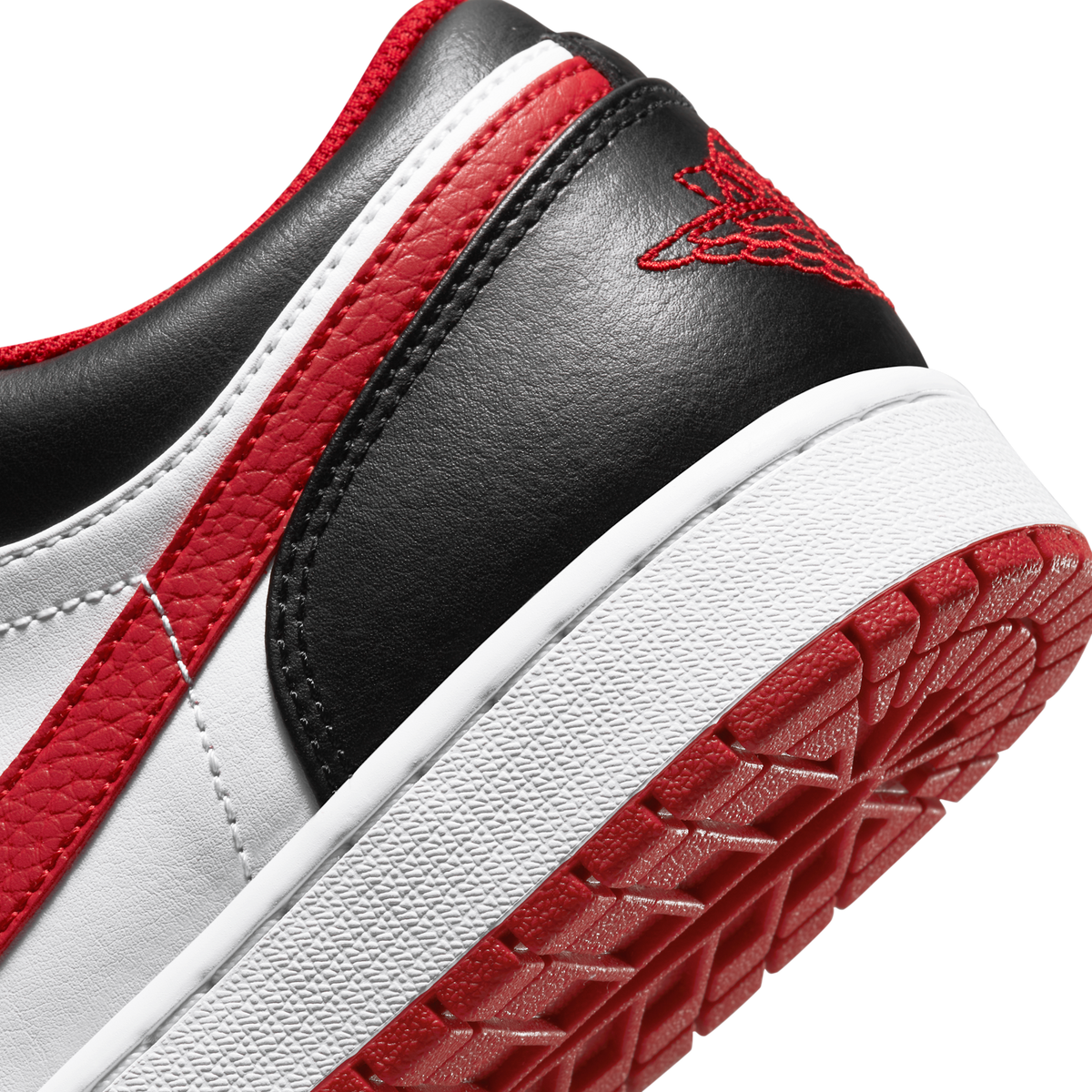Jordan 1 Low Bulls