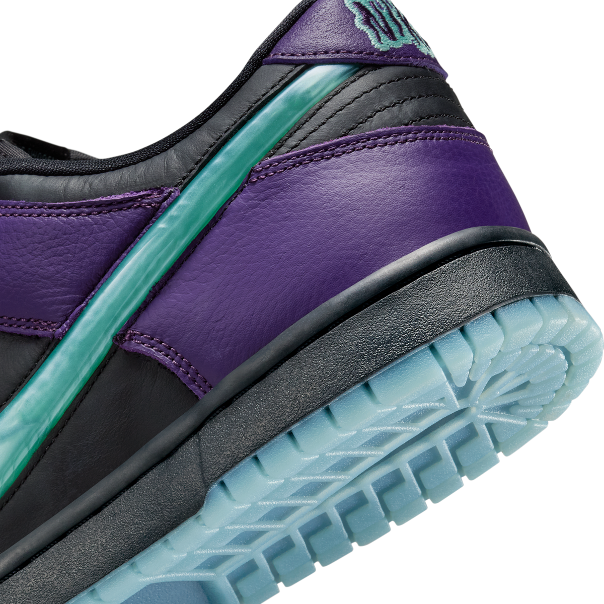 Nike Dunk Low LTD Wizard