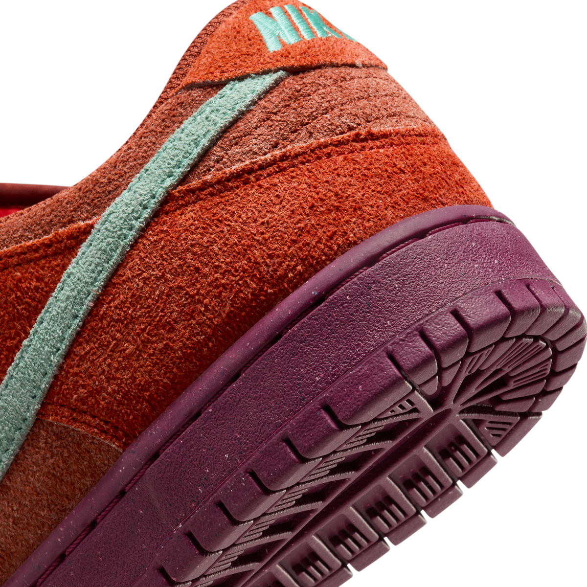 Nike SB Dunk Low Mystic Red Rosewood