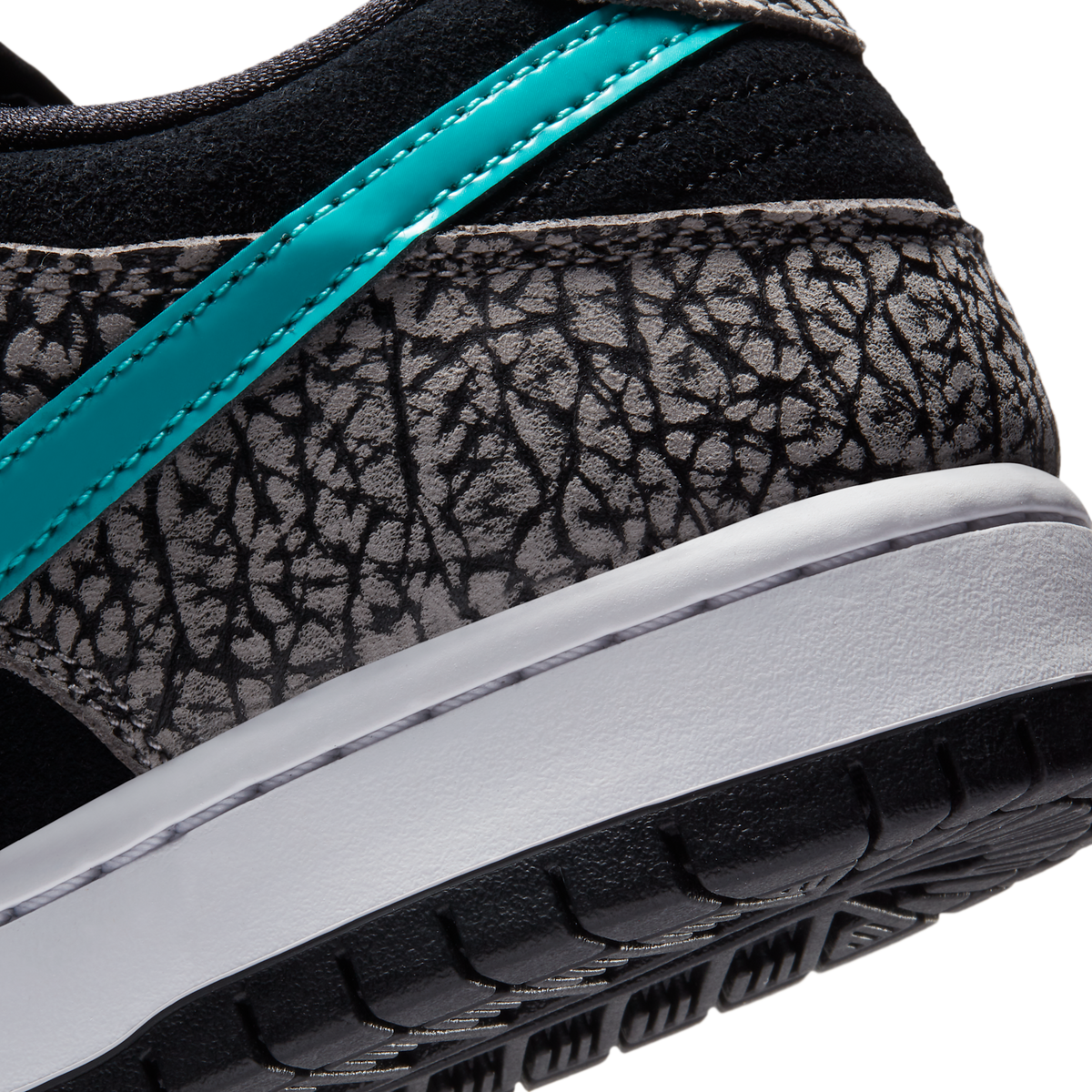 Nike SB Dunk Low atmos Elephant