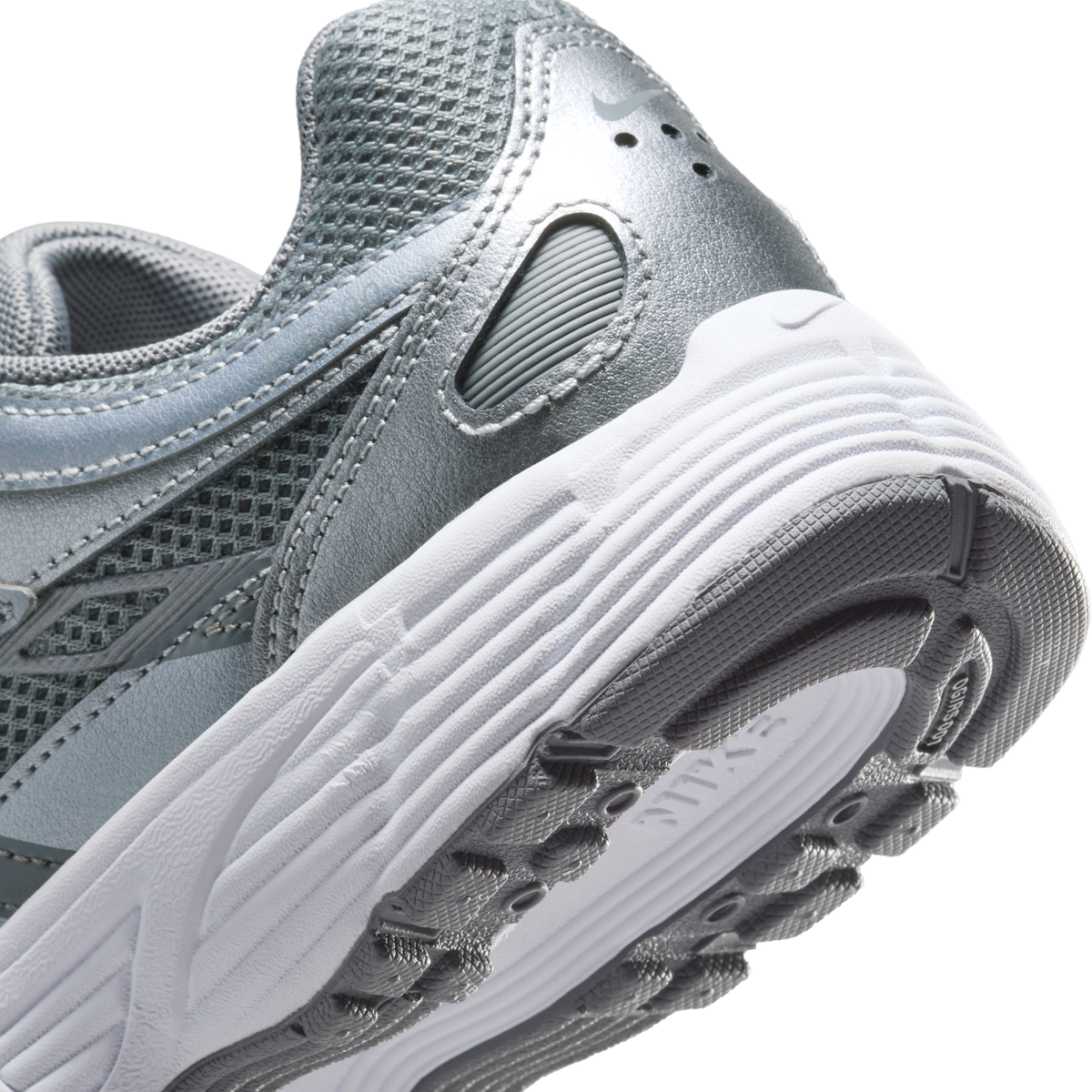 Nike P-6000 Metalic Cool Grey (GS)