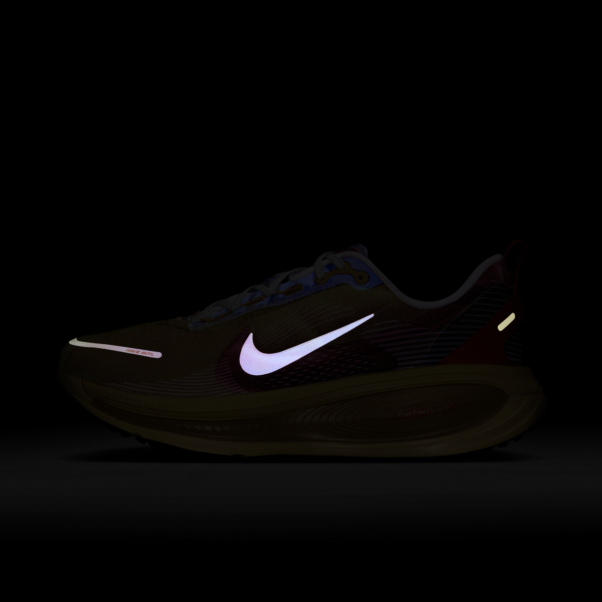 Nike Vomero 18 SE International Running Pack LD-1000 | IH3576-999