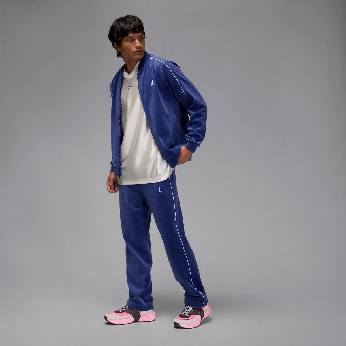 Jordan Trunner O/S Wolf Grey Pink Blast