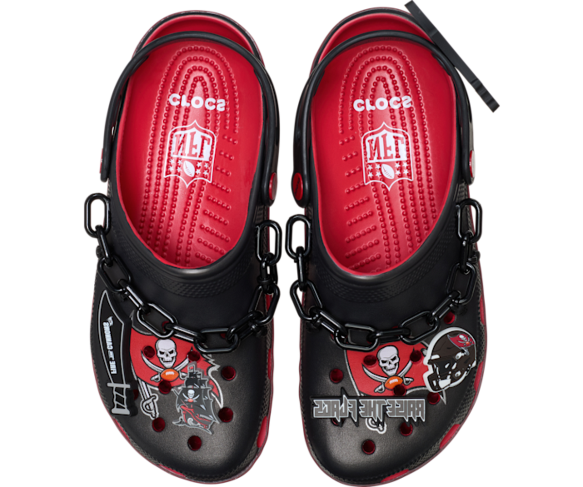 Crocs Classic Clog NFL Tampa Bay Buccaneers
