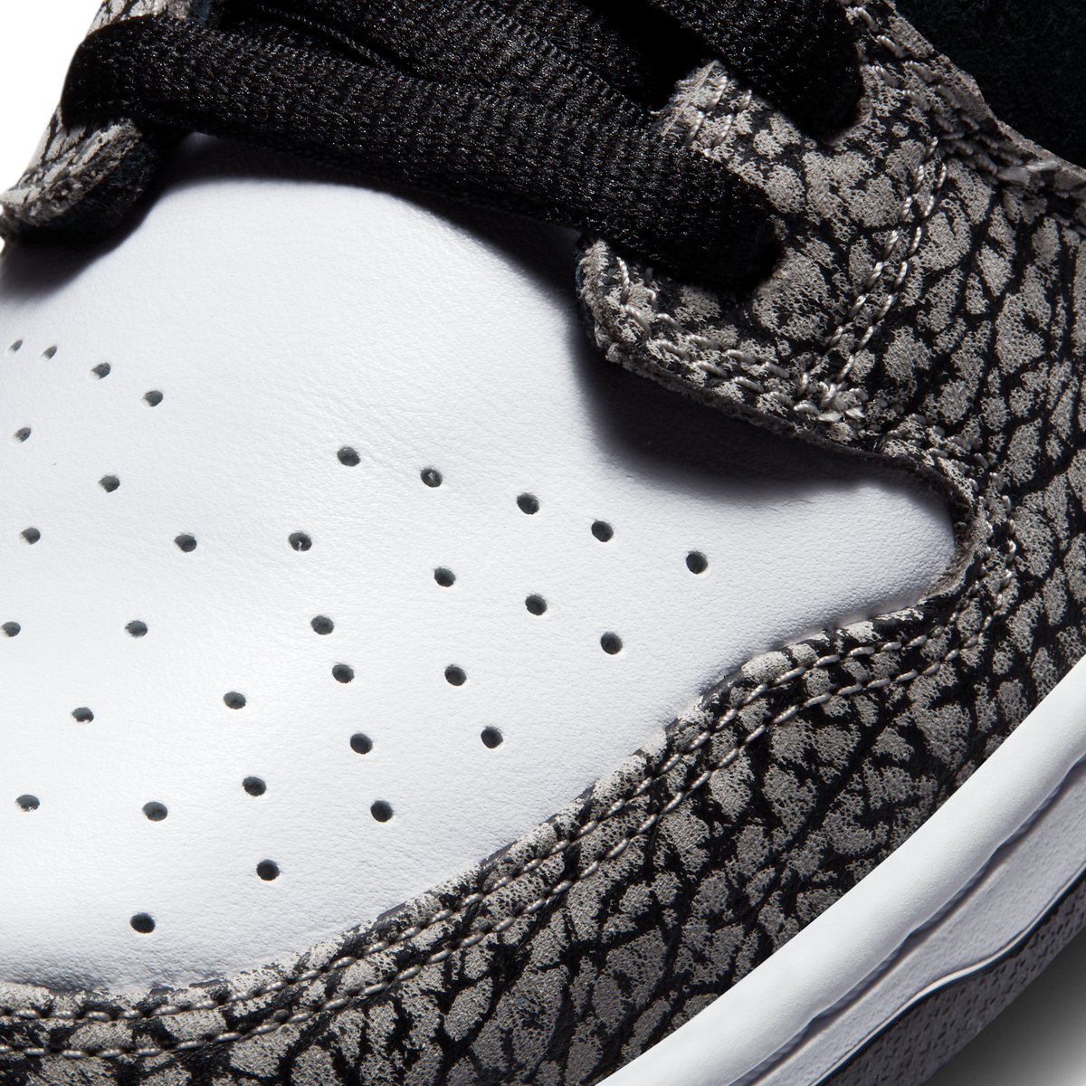 Nike SB Dunk Low atmos Elephant