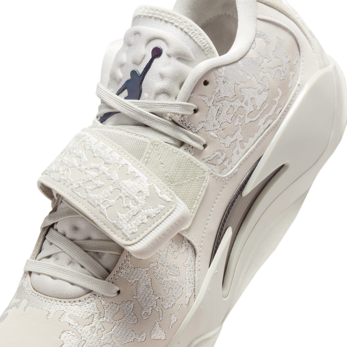 Jordan Zion 3 SE M.U.D. Light Bone