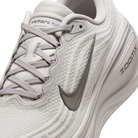 Nike Vomero Plus College Grey Light Iron Ore Gum