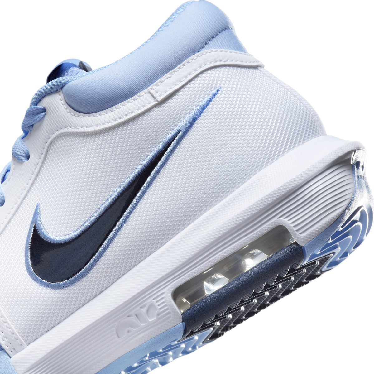 Nike LeBron Witness 8 UNC | HQ2139-100