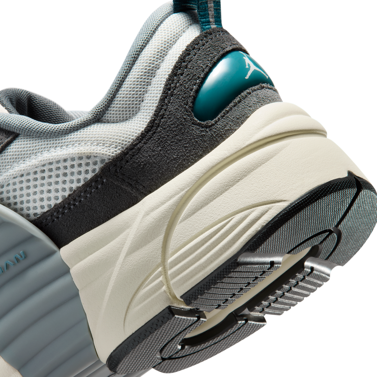 Jordan Trunner O/S Photon Dust Cool Grey Ash Green