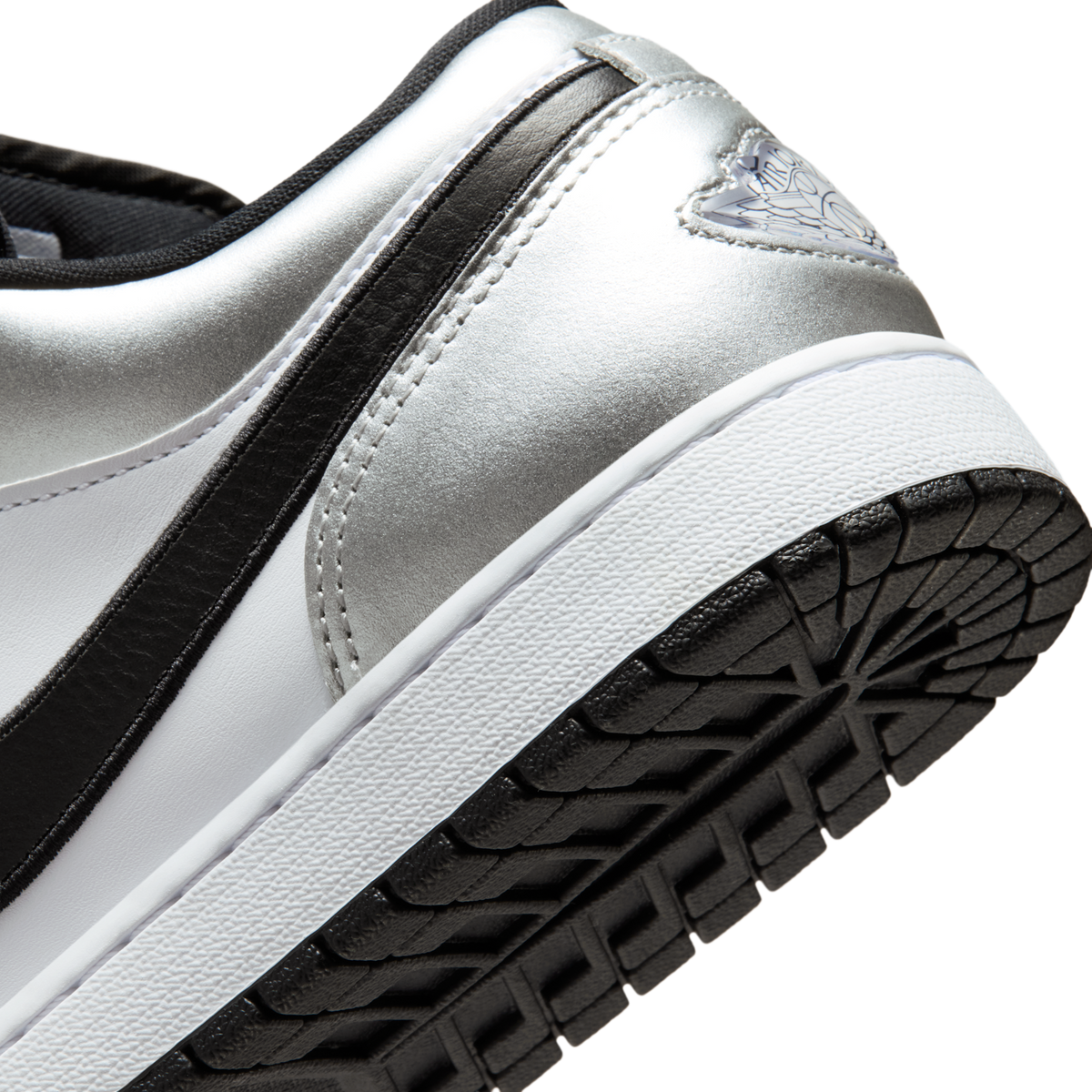 Jordan 1 Low SE Metallic Silver Tiempo