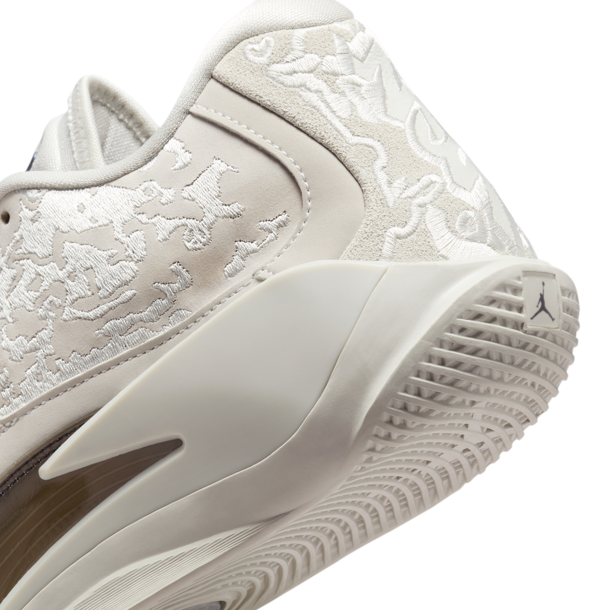 Jordan Zion 3 SE M.U.D. Light Bone
