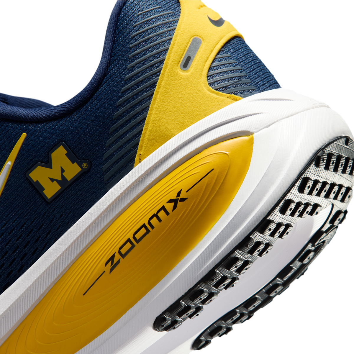 Nike Vomero 18 Michigan