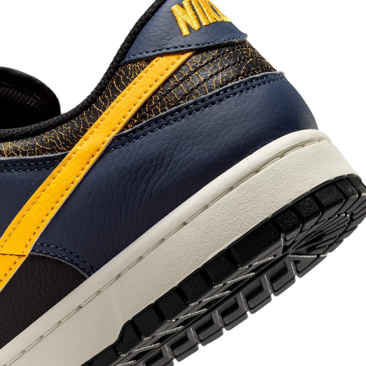 Nike Dunk Low Vintage Michigan | FZ4014-010