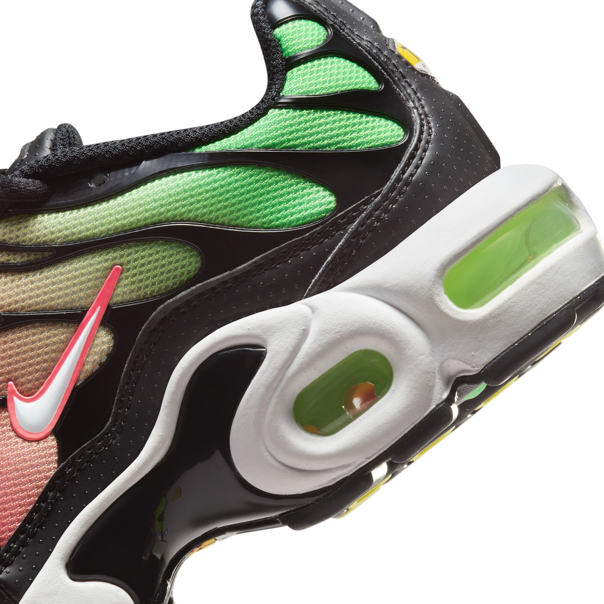 Nike Air Max Plus Black Green Strike Flash Crimson White (GS)