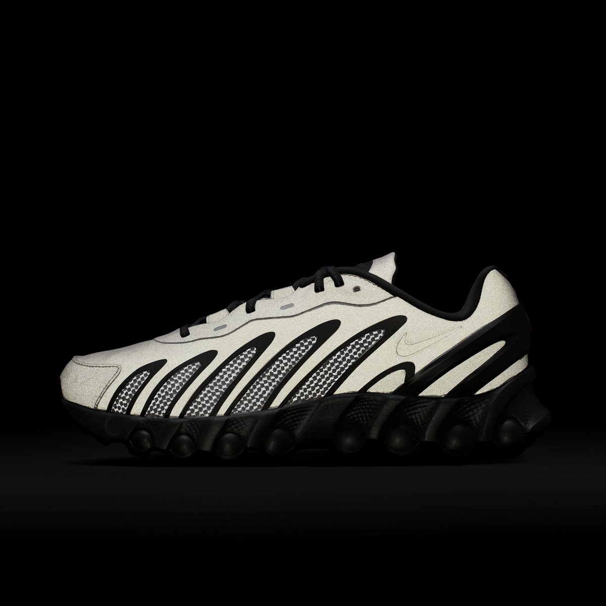 Nike Air Max Dn8 Metallic Silver Black | IM0700-001