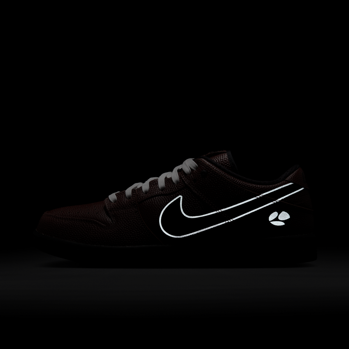 Nike SB Dunk Low Limosine Skateboards