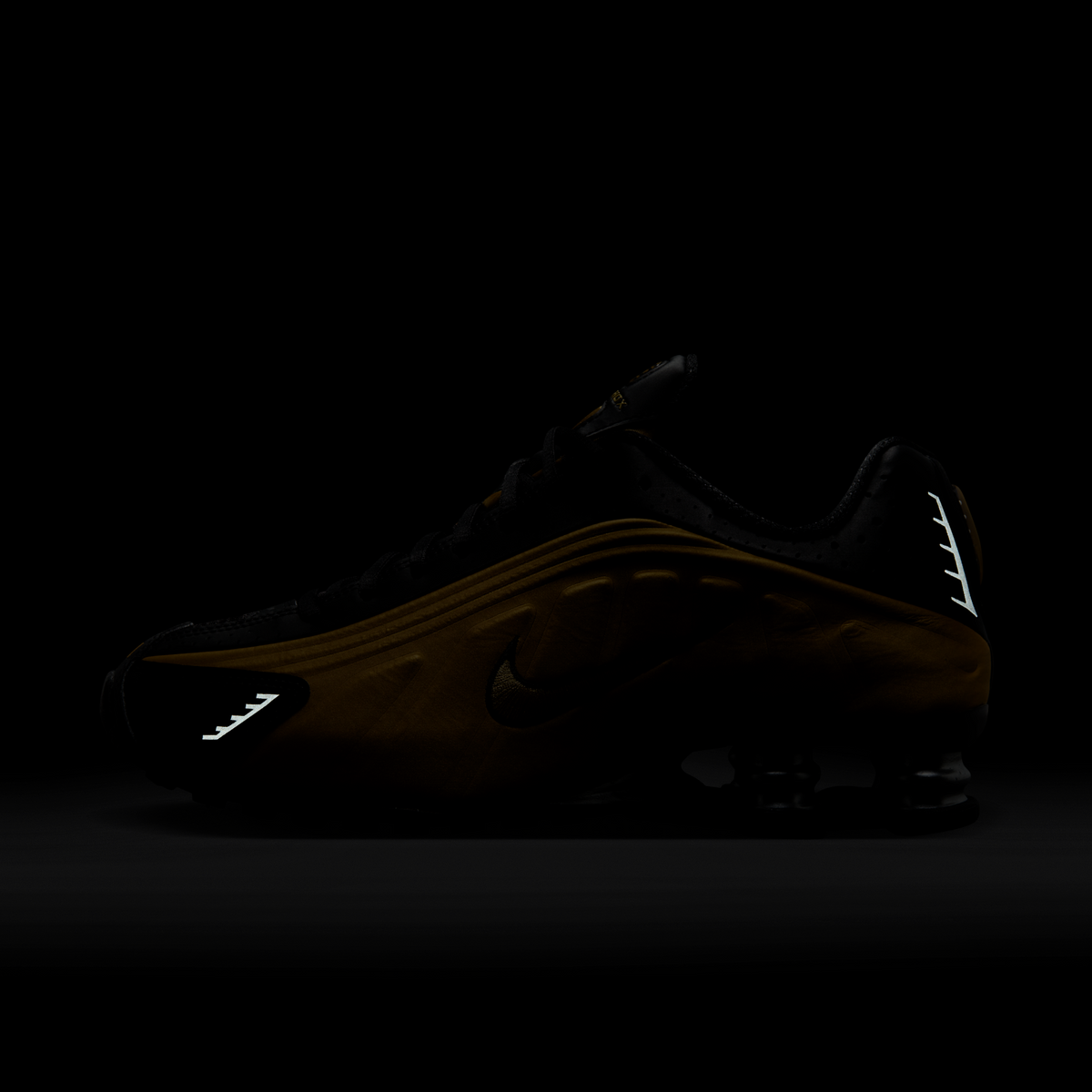 Nike Shox R4 Black Metallic Gold (Women's) | AR3565-005