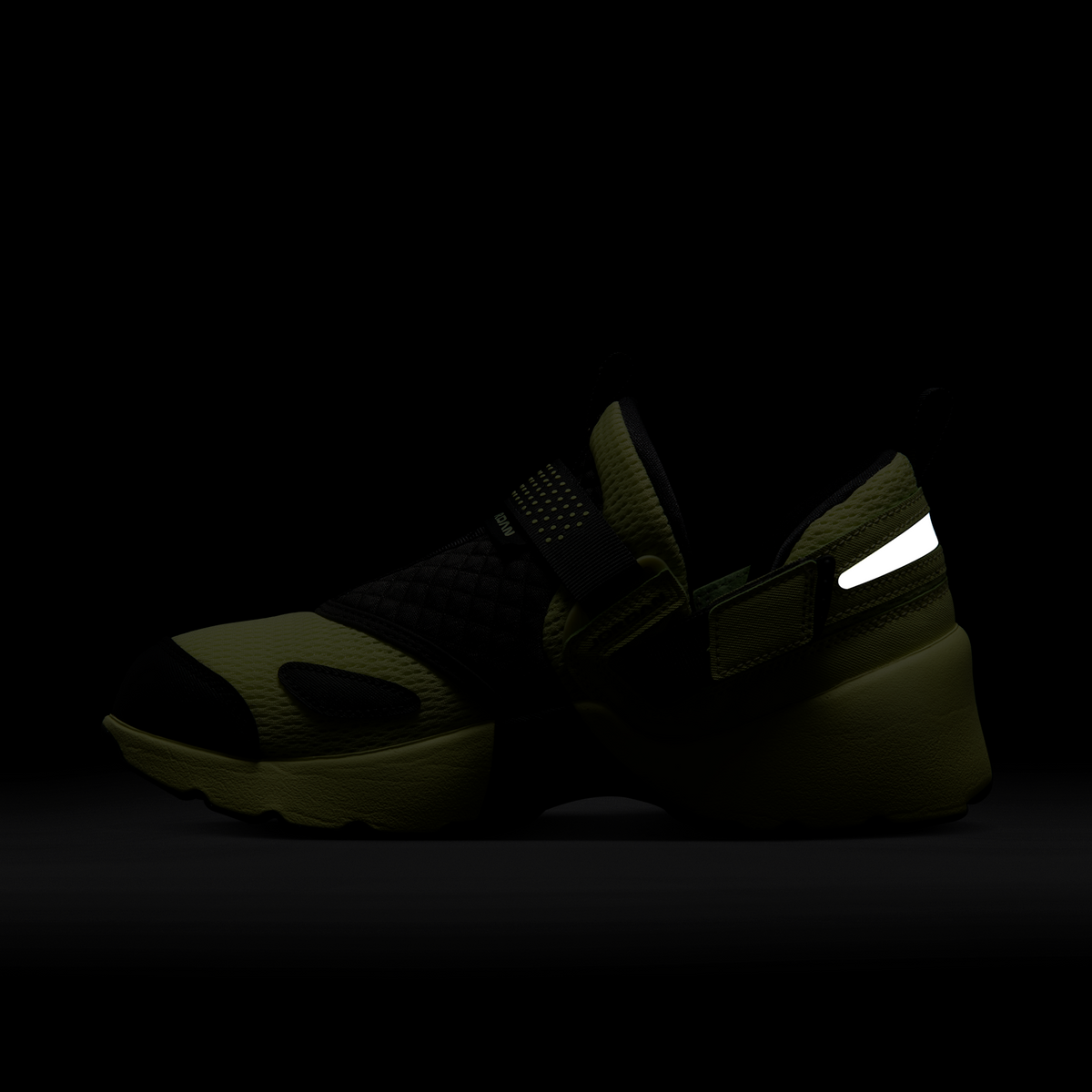 Jordan Trunner LX Luminous Green (Women's)
