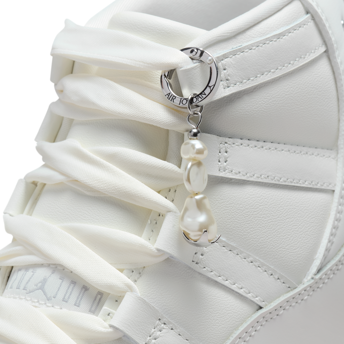 Jordan 11 Retro Pearl (Women's)