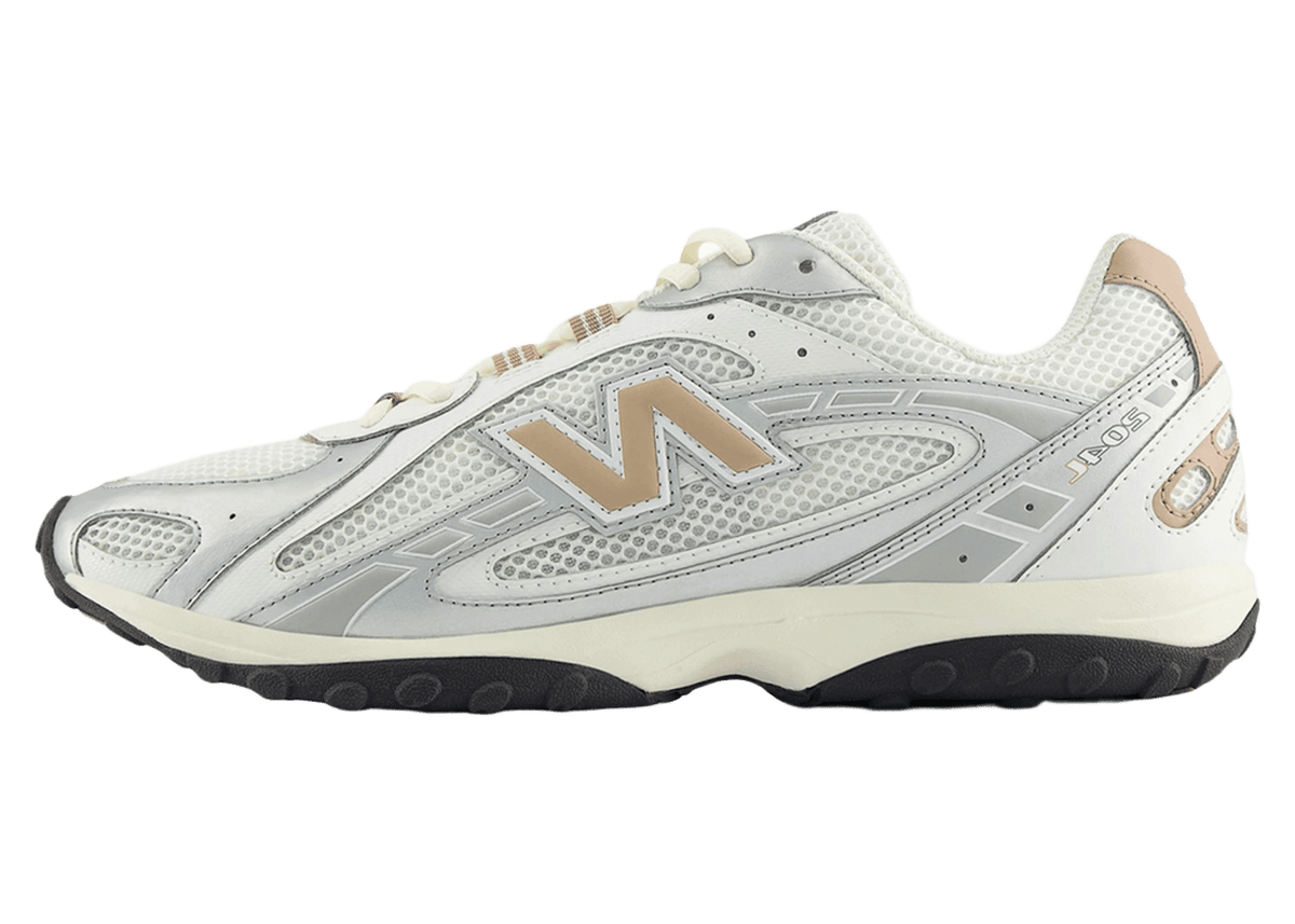 New Balance 204L Silver Metallic Flat Tuape