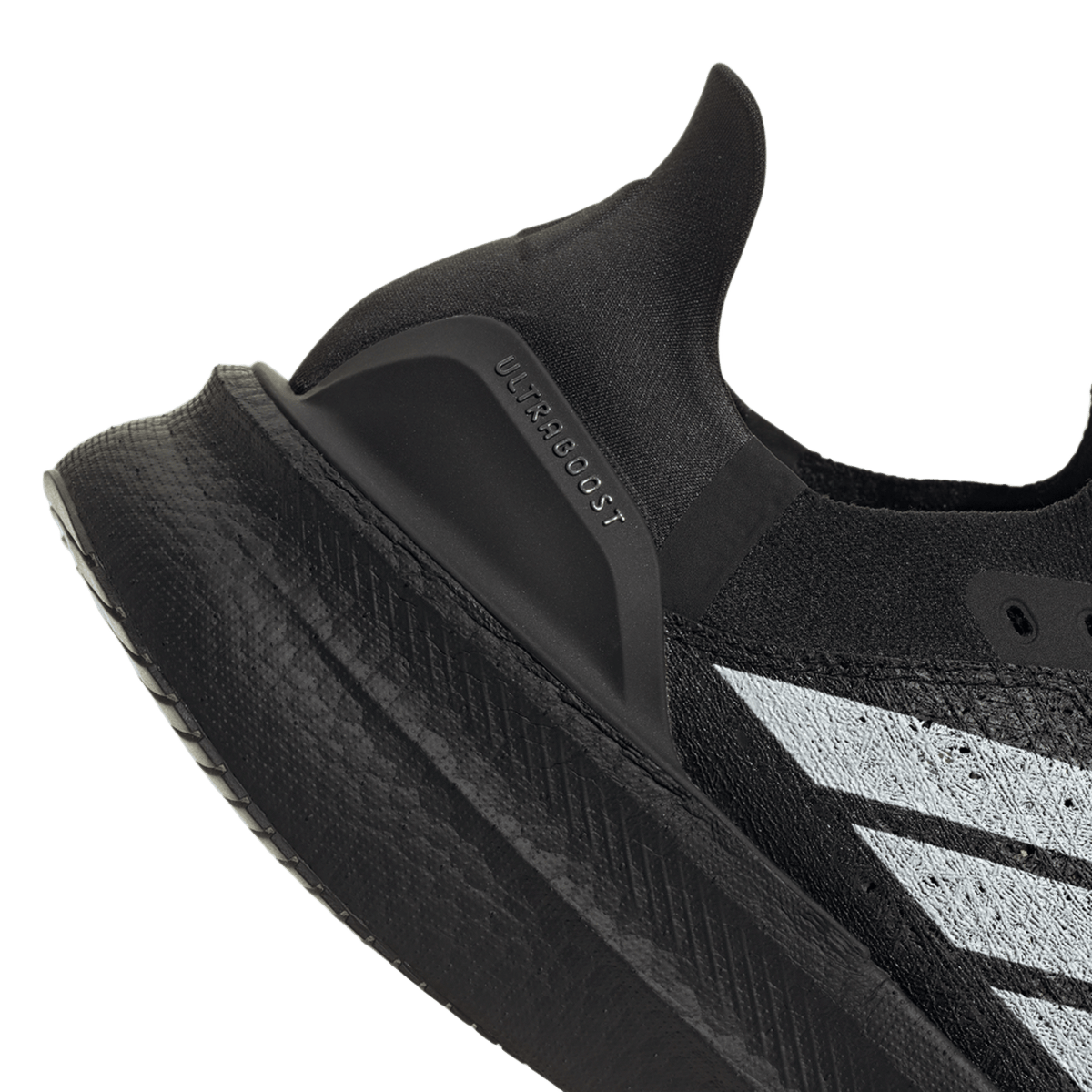 adidas Ultra Boost 5 Strung Core Black Cloud White Iron Metallic